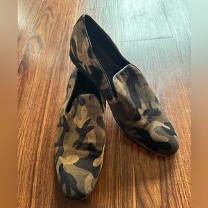 Men’s Size 9.5 Camo ALDO velvet loafers